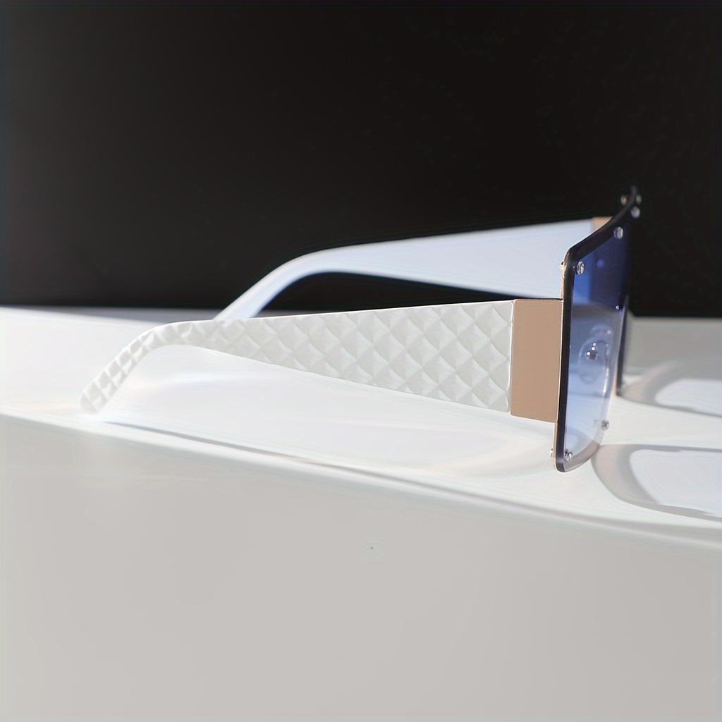 1 Pair of Women's -color Frameless Square Bar-retaining Rivet 1pc Large-frame Spicy European and American Fashion Glasses