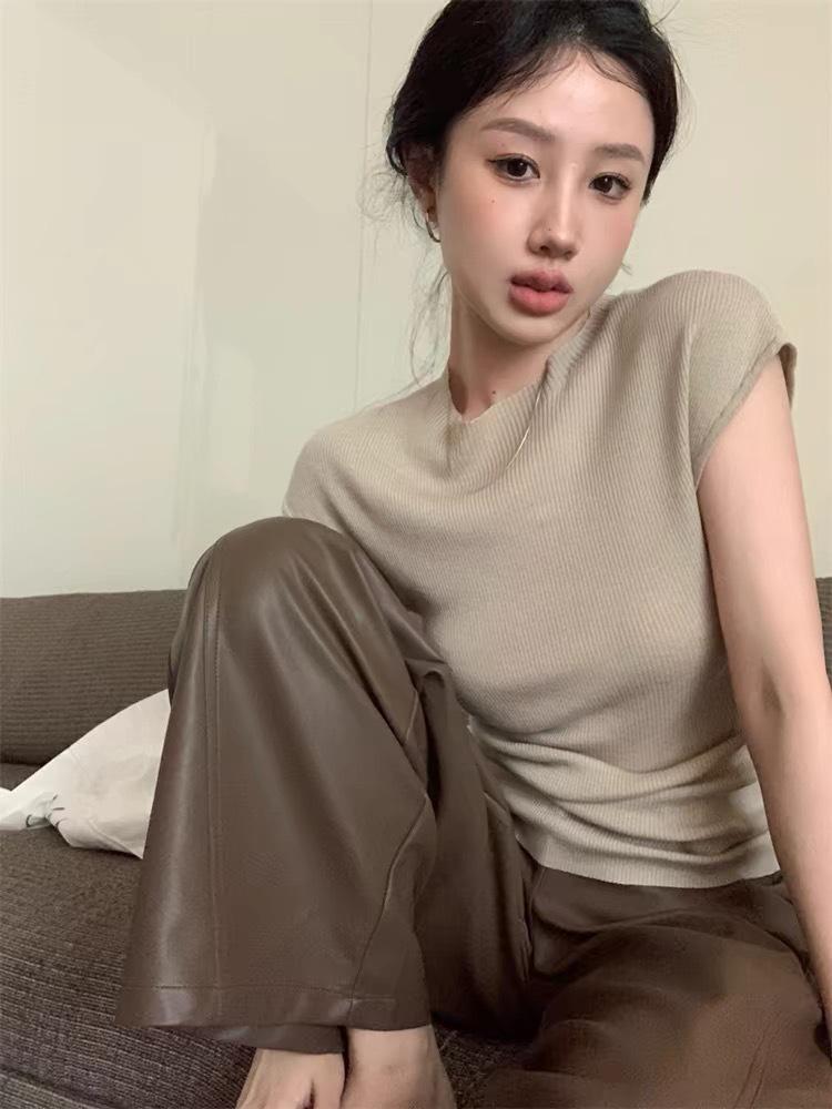 

Белый трикотажный топ с высоким воротником, короткими рукавами и облегающего кроя Large