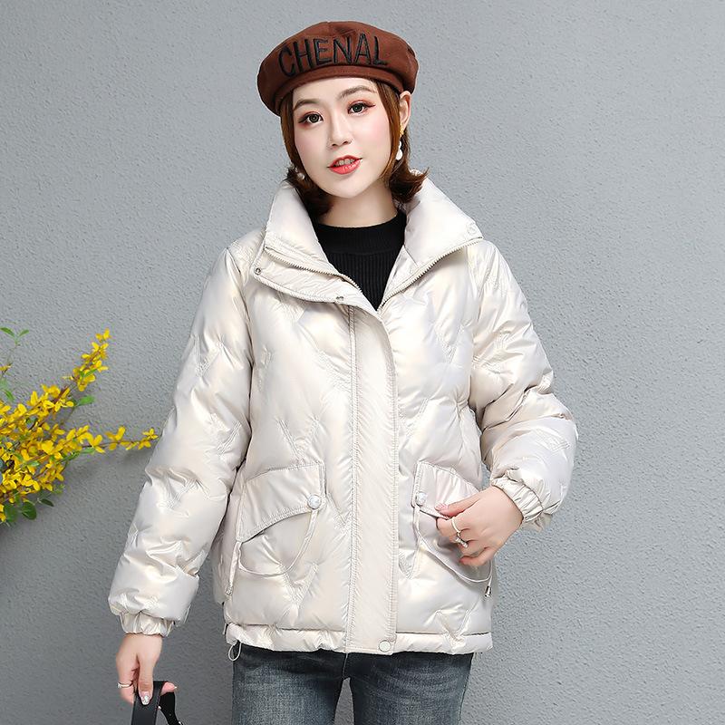 Damskie zimowe krótkie błyszczące ubrania bez spłukiwania wyściełane bawełną, nowe lekkie i cienkie małe ciepłe ubrania wyściełane bawełną i modne płaszcze.