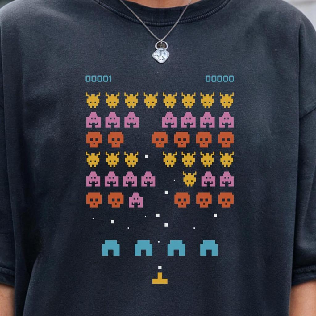 T-shirt Retro Gamer Comfort Colors Pixel Art Space Arcade Divertente Regalo Videogioco per Lui Lei Giocatore Console Classica Estetica Gaming Nerd