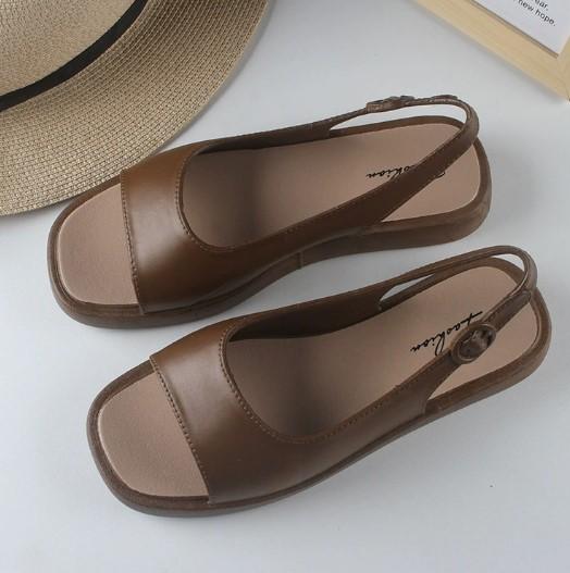 

Sandals 40 коричневий