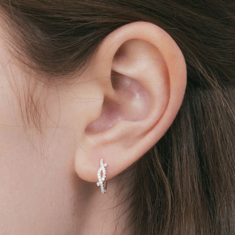 ENGBROX fluid cubic knot earring