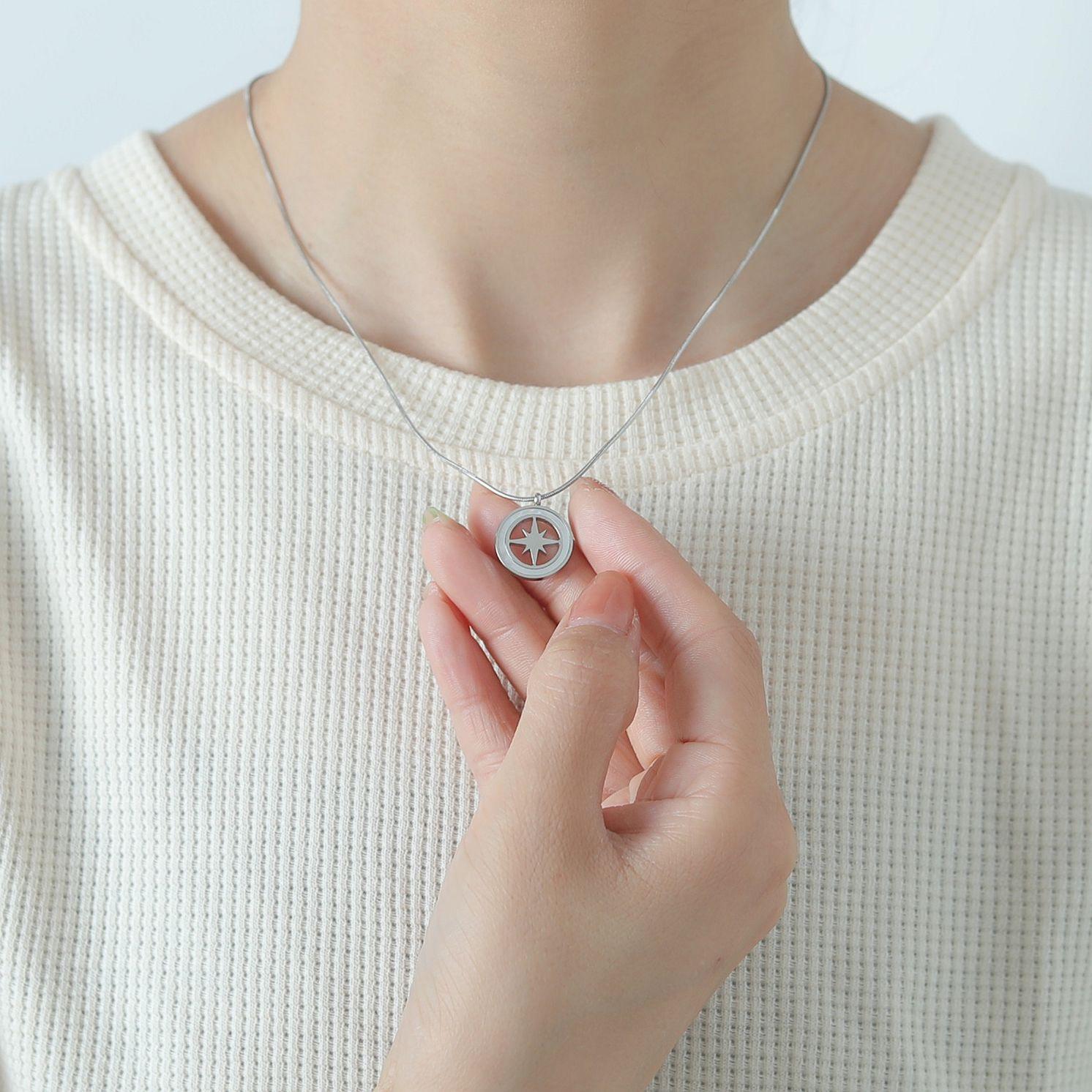 

Simple Ins Choker Necklace White Mother of Pearl Eight Point Star Titanium Steel Necklace Minimalist for Women