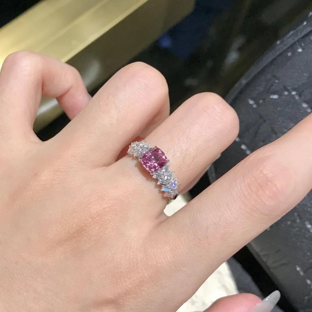 Luxuriöser Prinzessin Quadratischer Ring für Damen Rosa T-Fassung Zirkonia Eleganter Einfacher Verlobungsschmuck