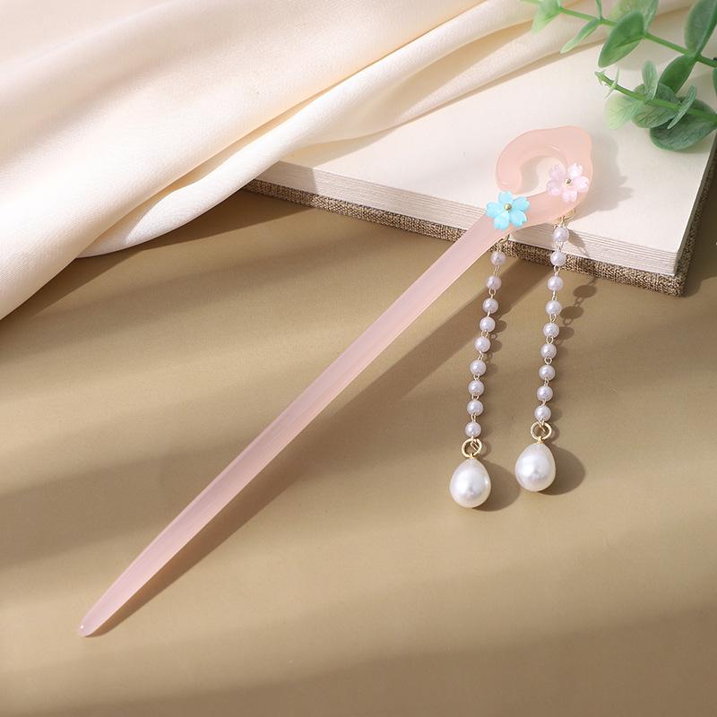 Exquisite geschnitzte Jade-Quaste Haarnadel für Hanfu und Hochsteckfrisuren für historische Kostüme