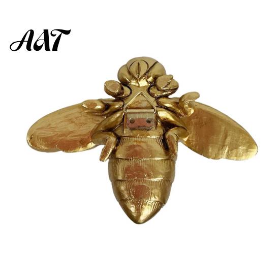 Modern French Style Wall Decor Vintage Gilded Bee Resin Figurine, Lifelike 3D Insect Sculpture with Built-In Gold Art Hook, Light Luxury Tabletop