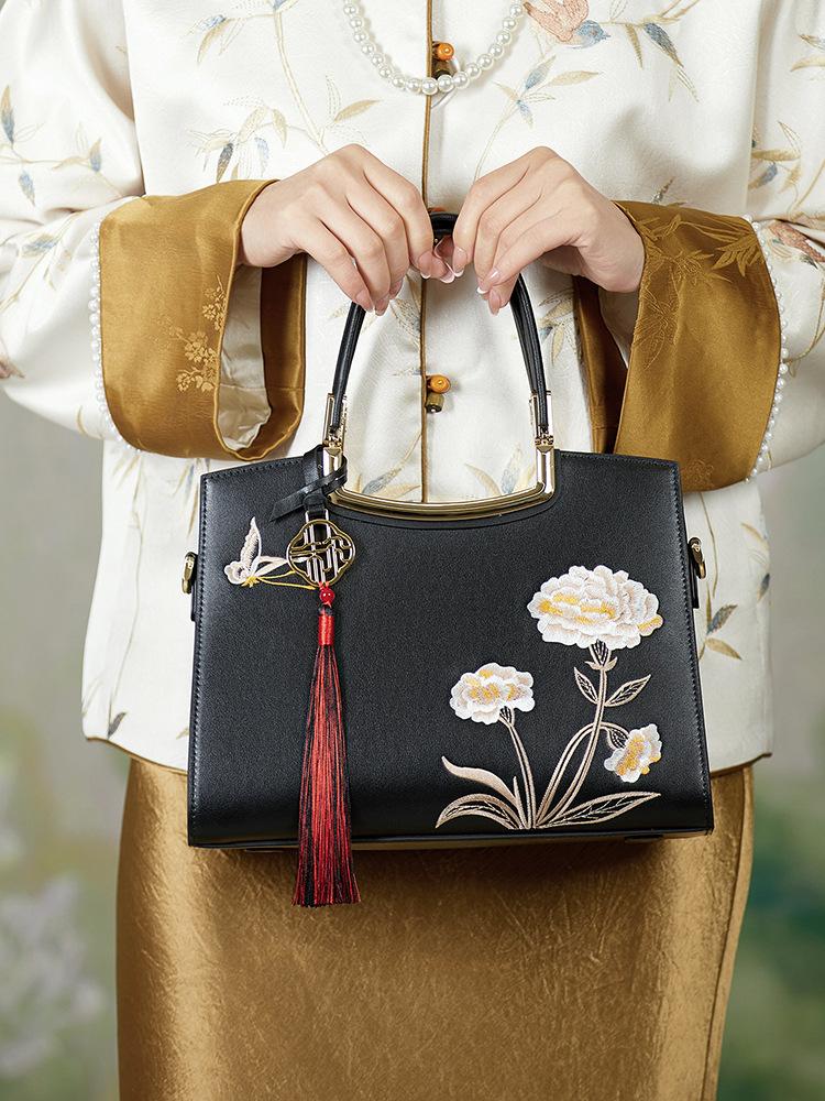 

Simple cowhide mini handbag 2026 new summer leather women s messenger bag fashion AL669 28.5cm x11.5cm x 21cm