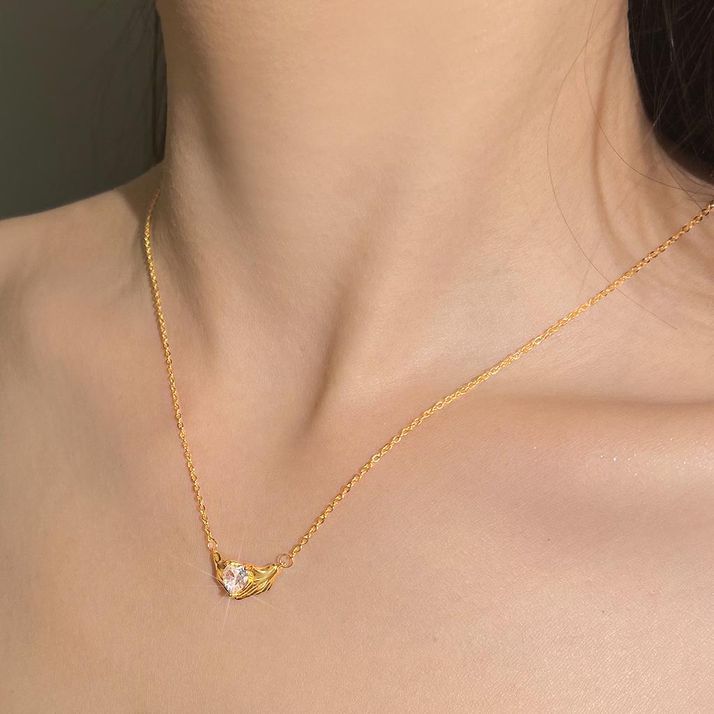 18K Gold-Plated Heart Pendant Clavicle Necklace with Zircon