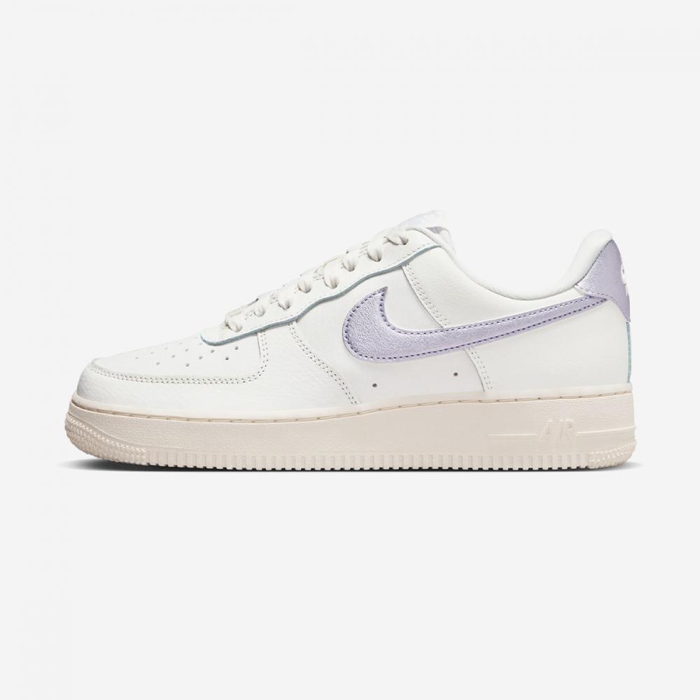 

Женские кроссовки Nike Air Force 1 07 ESS Trend DV7470-100