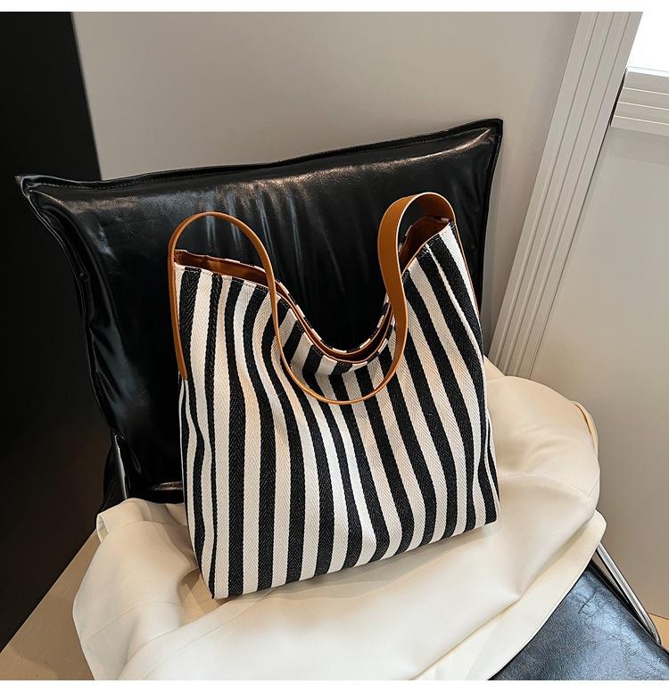 Large capacity simple fashion striped cloth bag spring new lazy style shopping bag shoulder tote bag
