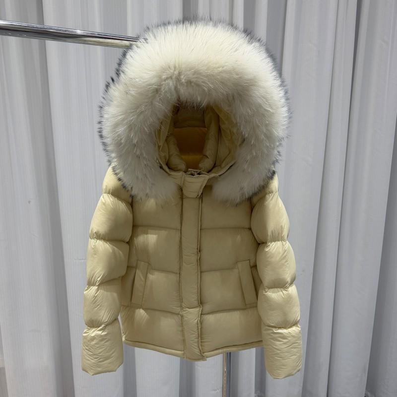 Womens Short Puffer Jacket With Large Raccoon Fur Collar Hooded 90% White Duck Down Winter Coat Small Stature