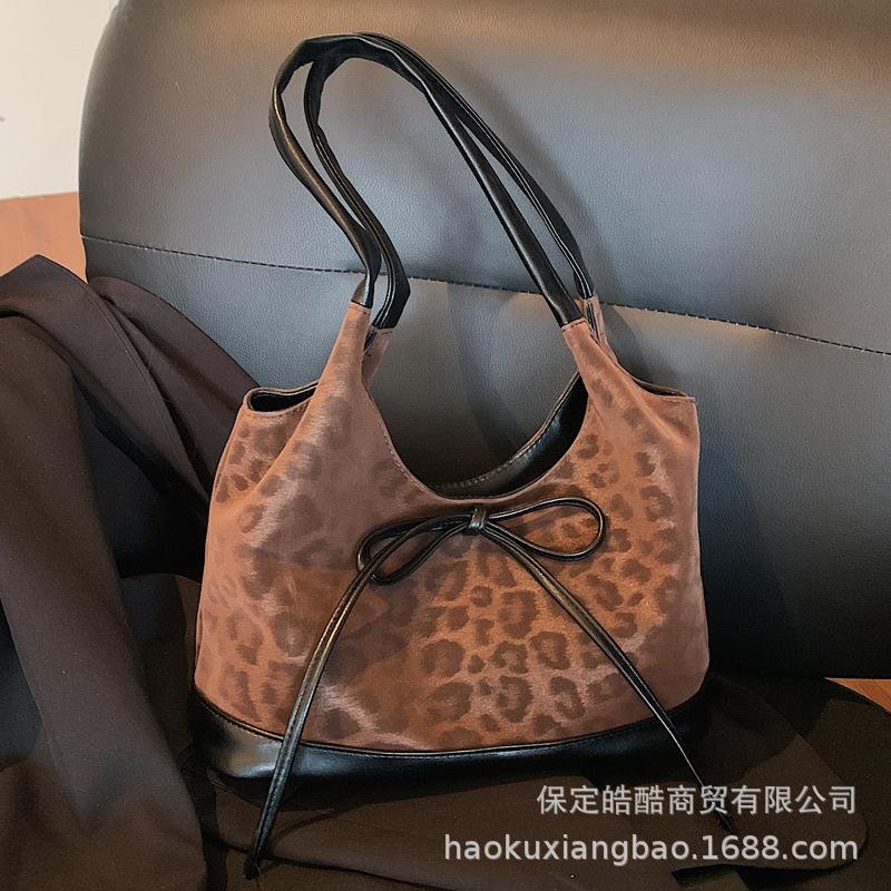 Leopard Print Bag Women's Large-capacity 2025 New Autumn and Winter Versatile Retro Shoulder Bag Popular Commuter Tote Bag This Year