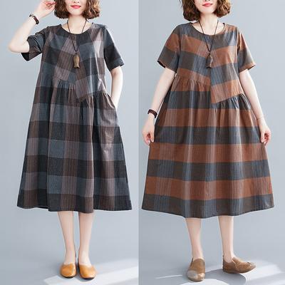 New Summer Artistic Large-sized Loose-fitting Cotton and Linen Checkered Round-neck Short-sleeved Dress for Women's Medium Length