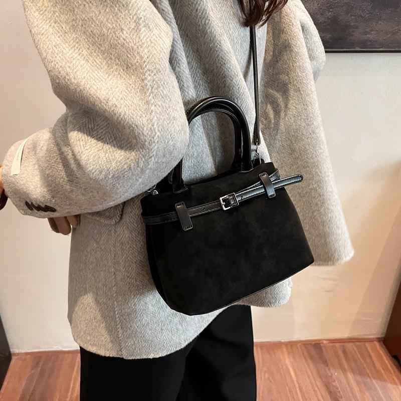 Retro Hand Carry Trendy Small Square Bag Women's 2025 Winter New Fashion One Shoulder Oblique Span Bag High-end Casual Women's Bag
