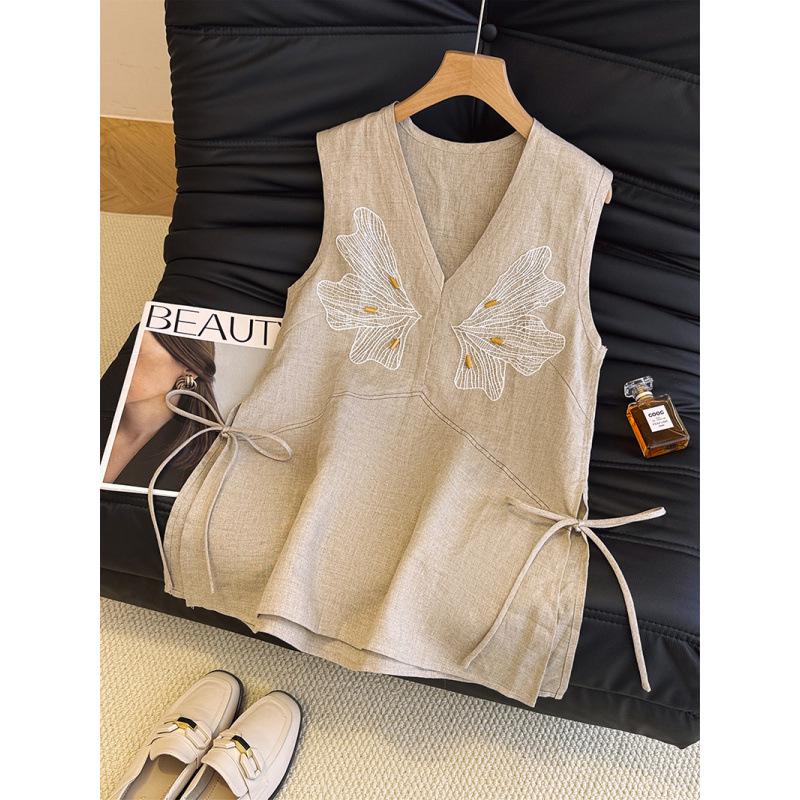 Elegant French-Style V-Neck Embroidered Sleeveless Vest for Plus Size Women - Beautiful & Versatile Summer Top 2X Large
