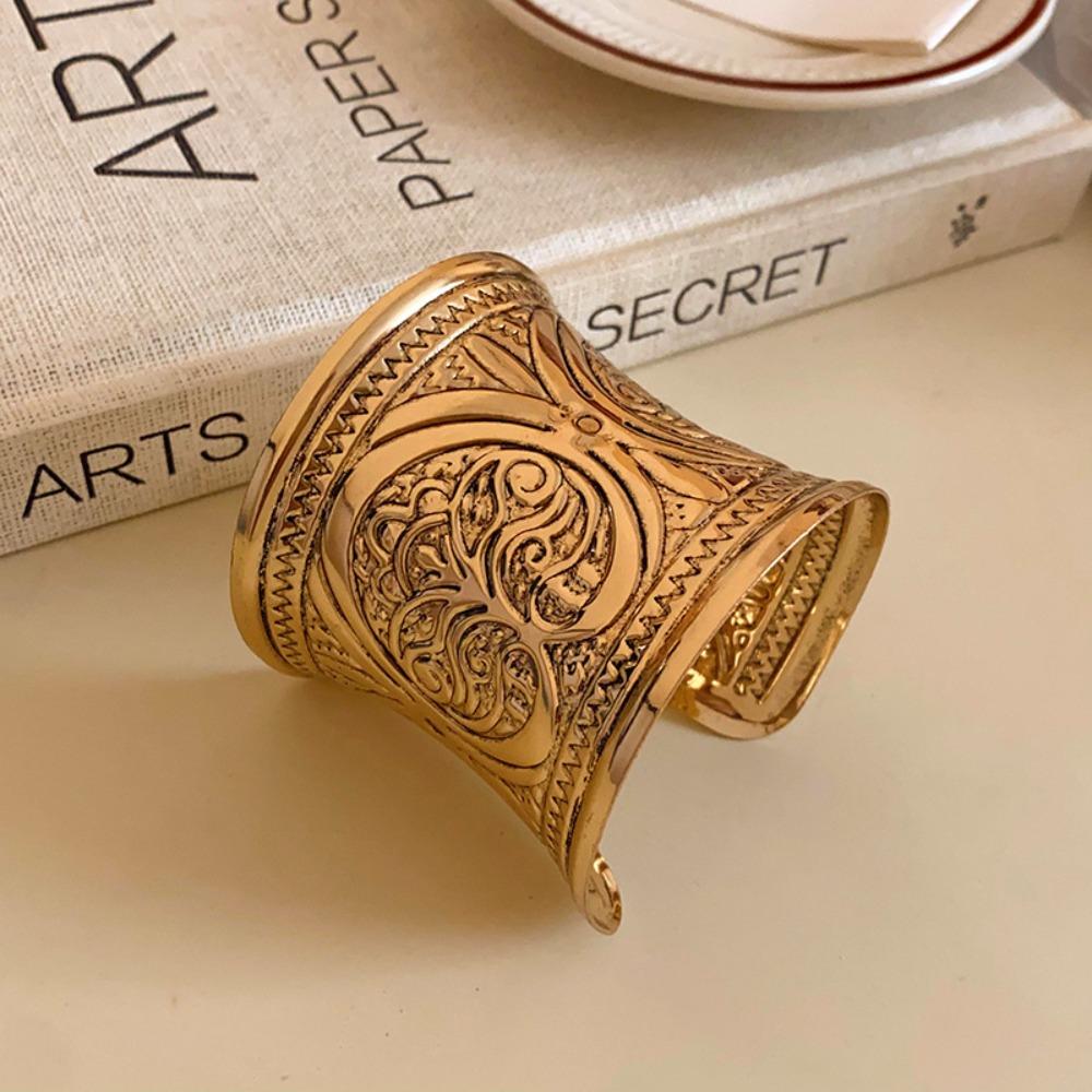 European and American Simple Bracelets, Arm Rings, Niche Cold Wind Temperament Bracelets, High-end Sense and Versatile Jewelry.