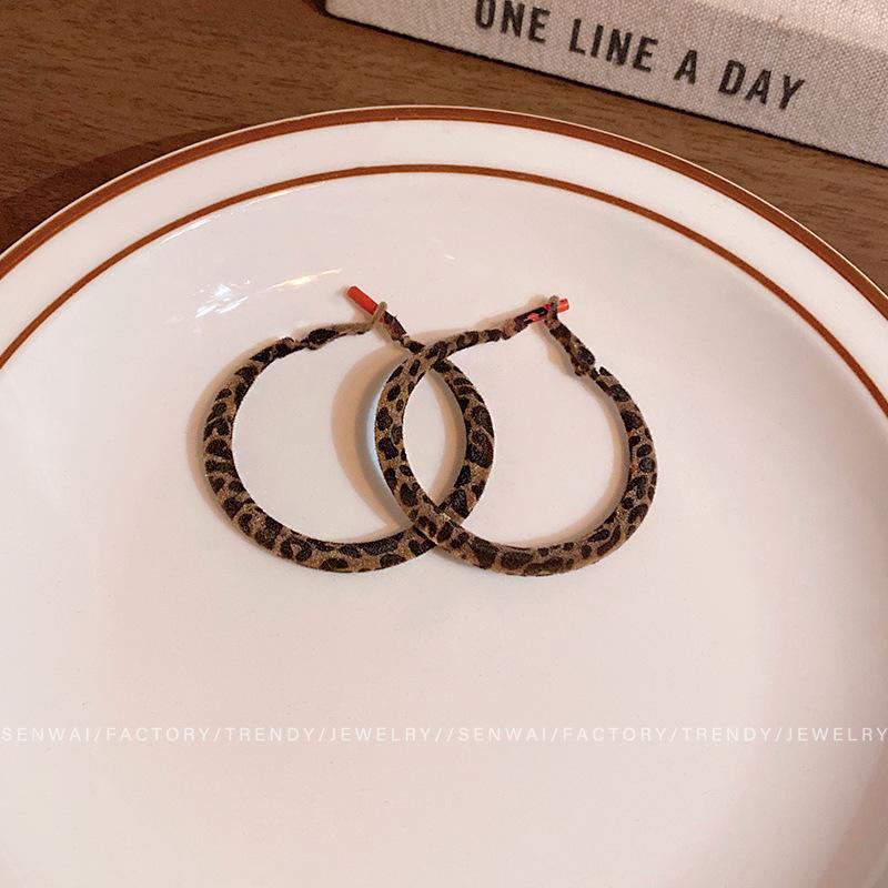 Maillard coffee leopard print loop earrings femininity stud earrings ears