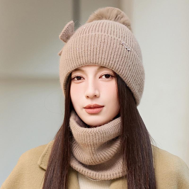 Вязаная шапка из кроличьей шерсти — фото 12