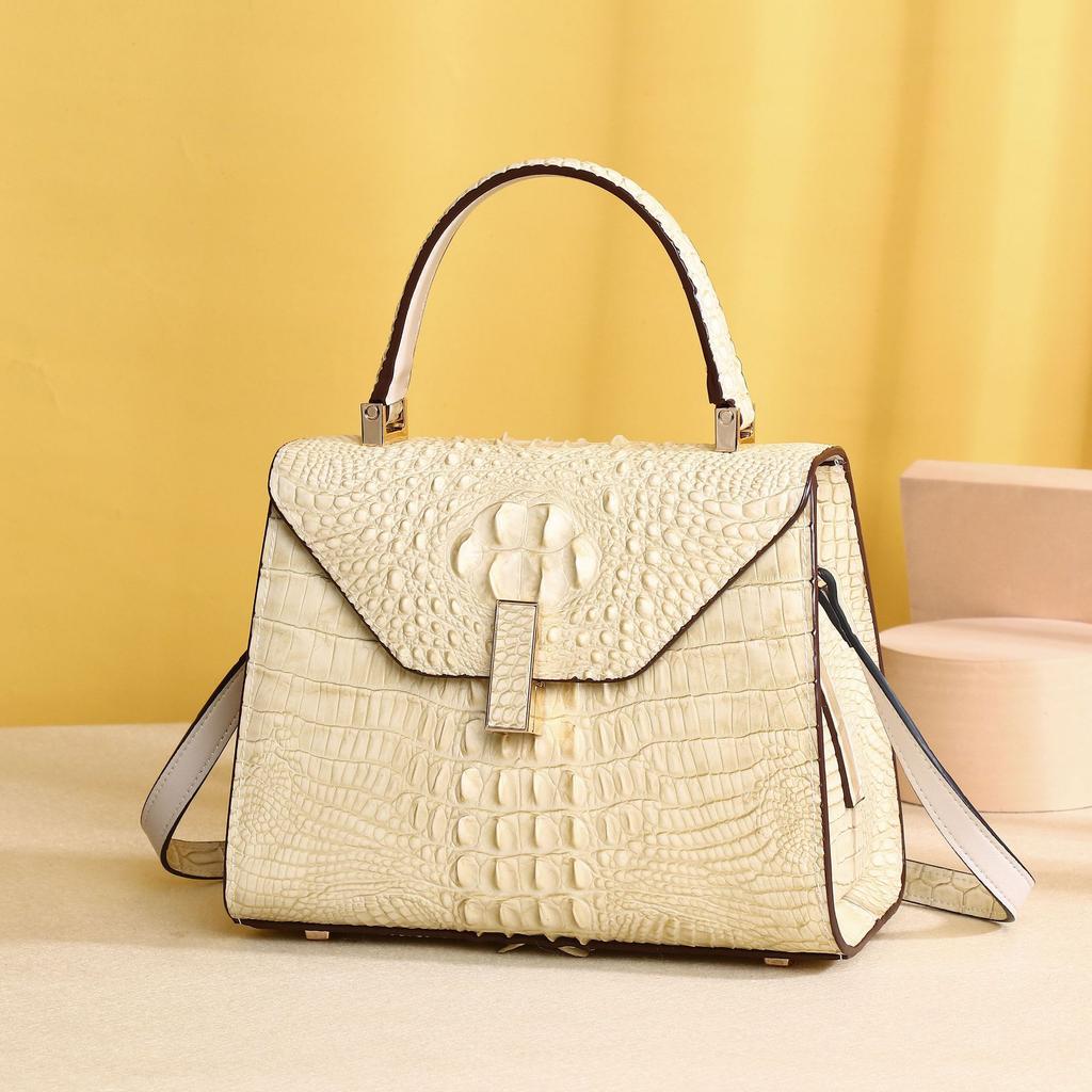 Genuine Hand-held Small Bag with Crocodile Pattern At The Counter. It Is Fashionable, Stylish and Versatile. It Is A Single-shoulder Crossbody Bag