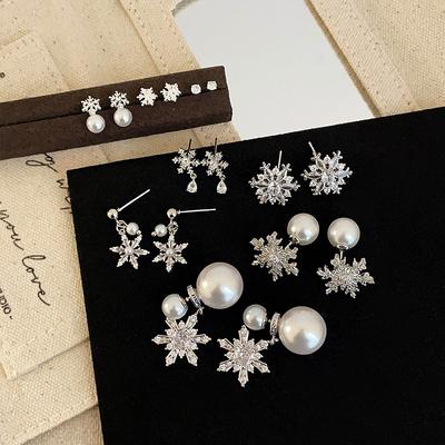 Autumn And Winter High-End Snowflake Zircon Pearl Stud Earrings Women'S Gentle Niche Personality Fashion Exquisite Versatile Earrings