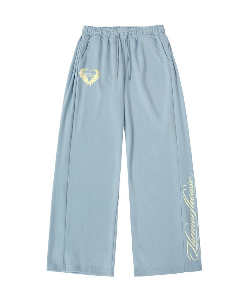 Deomopeuhauseu Wing Morf Lettering Side Pleat Wide Sweatpants Light Blue