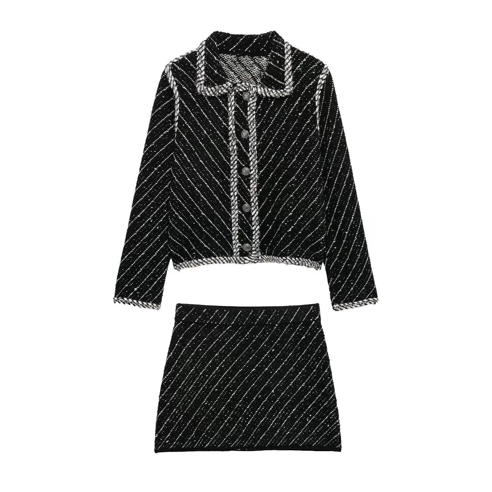 

Spring 2025 Women s Fashion: Elegant Knit Top & Mini Skirt Set Medium темно-серого