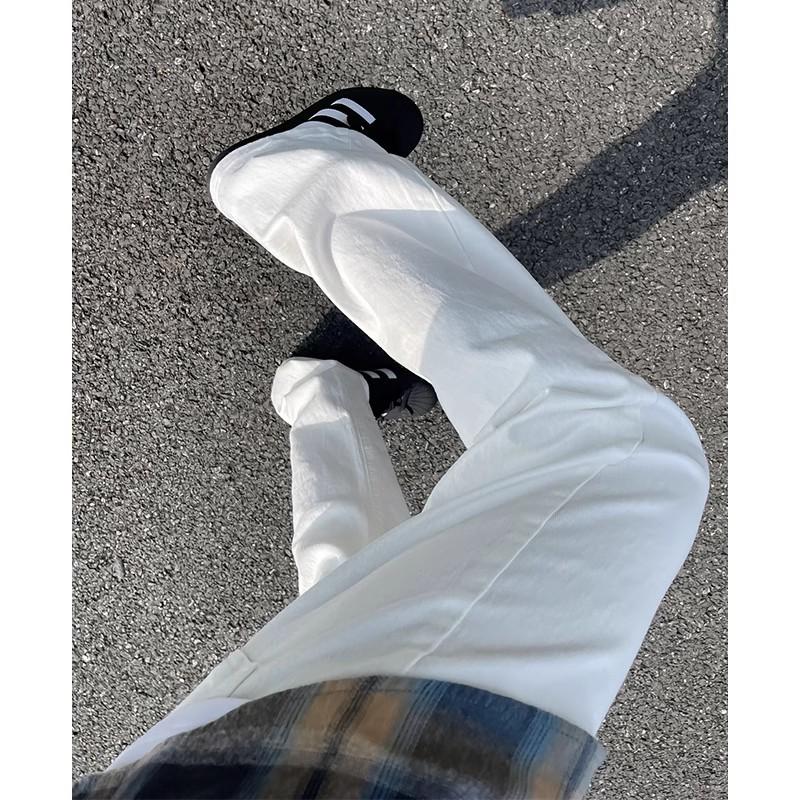 Men's White Straight-Leg Micro-Flare Jeans - Slimming, Leg-Lengthening, High Street Style for Spring/Summer.