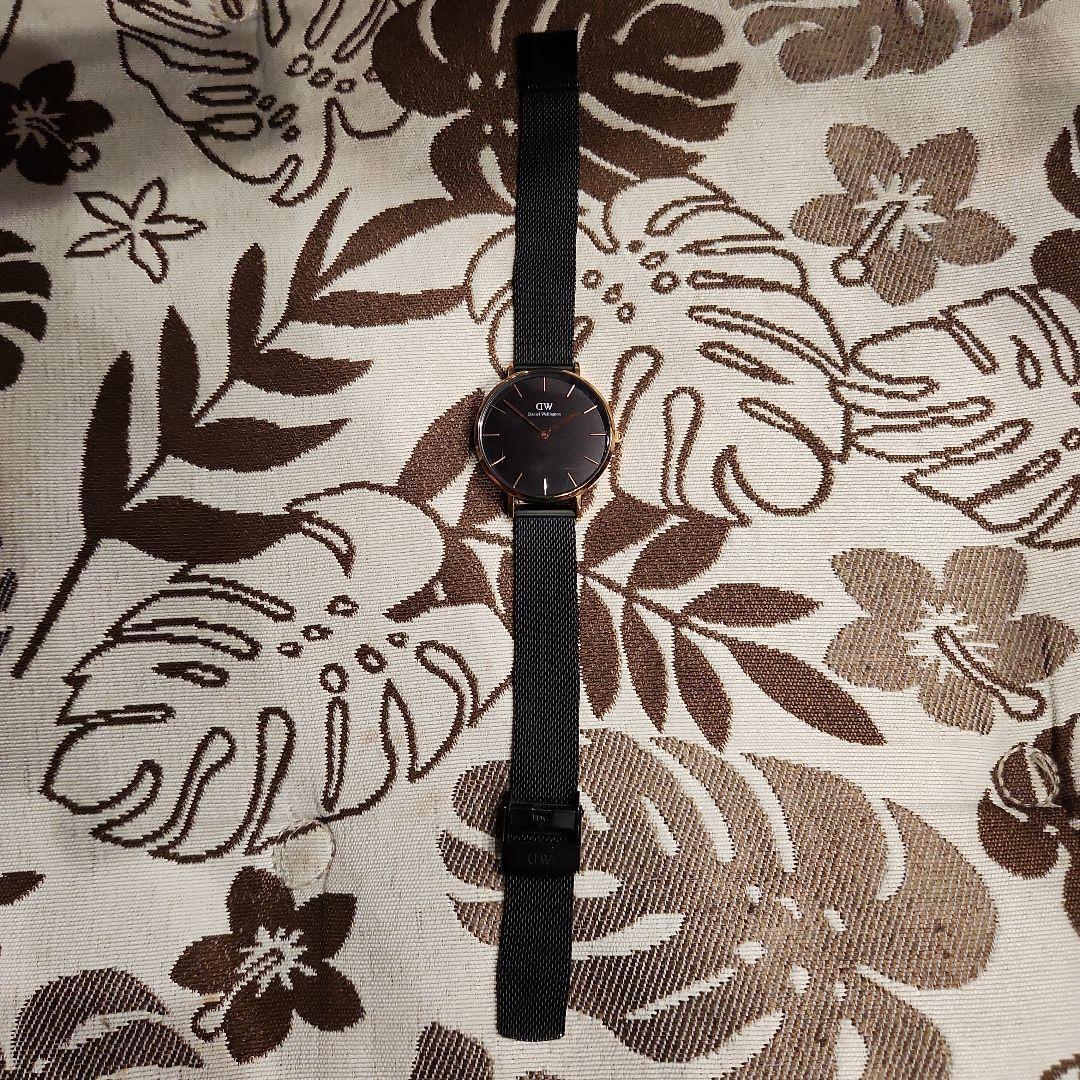 Used Daniel Wellington watch black gold