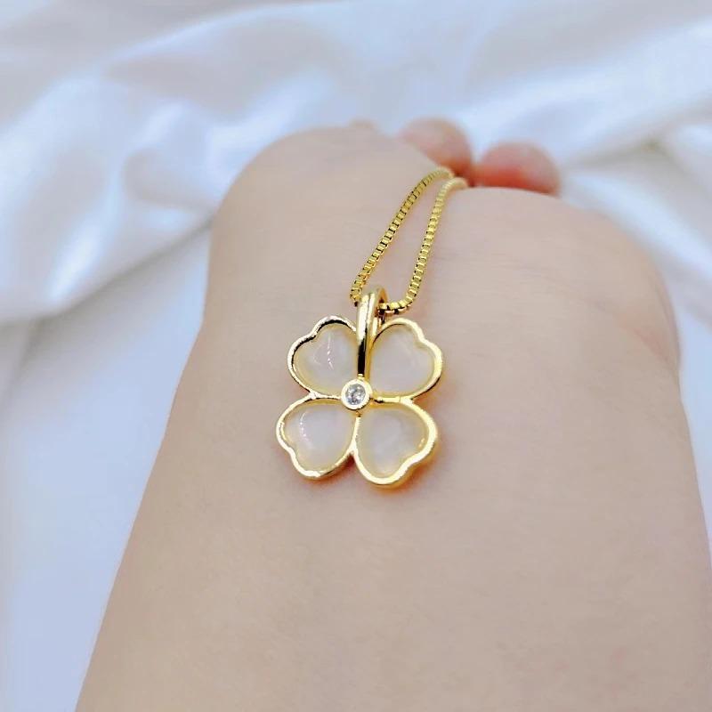 Exquisite Love Stainless Steel Beautiful Flower Necklace Fashion Classic Geometric Niche Light Luxury Clavicle Chain Girls Gift