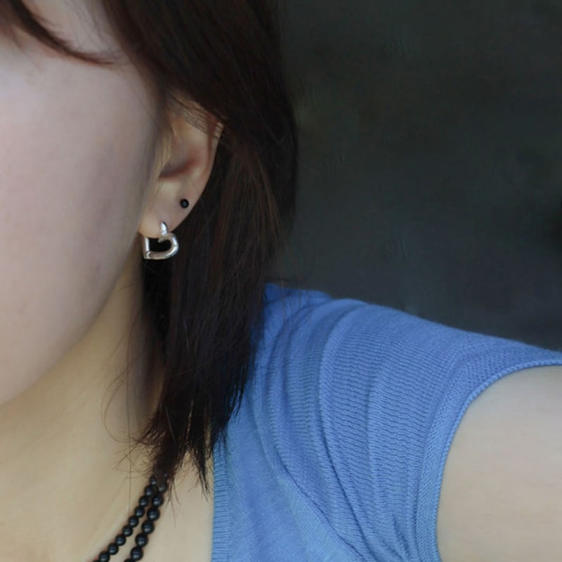 modernlike 14K pearl gold piercing