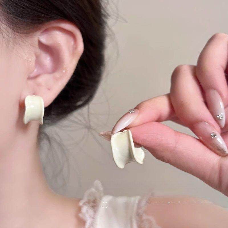 Stylish and Simple Oil-dripping C-shaped Earrings, High-end Versatile Design Earrings, Niche Light Luxury Temperament Earrings, Women