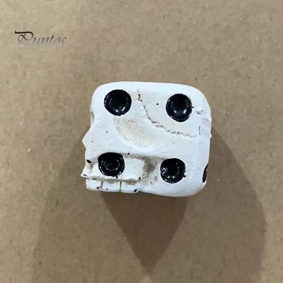 Dark Atmosphere Game Prop Skull Dice for Adults, Gothic Resin Shaped Halloween Desktop Ornament 6 Sided Entertainment, Party Favors Skeleton