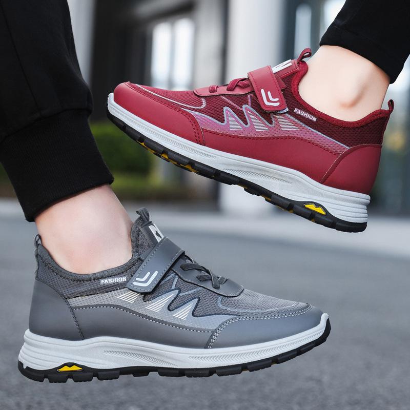Middle-aged walking shoes for men and women, breathable cloth surface, parents, sports and leisure, flat-bottomed comfortable travel shoes