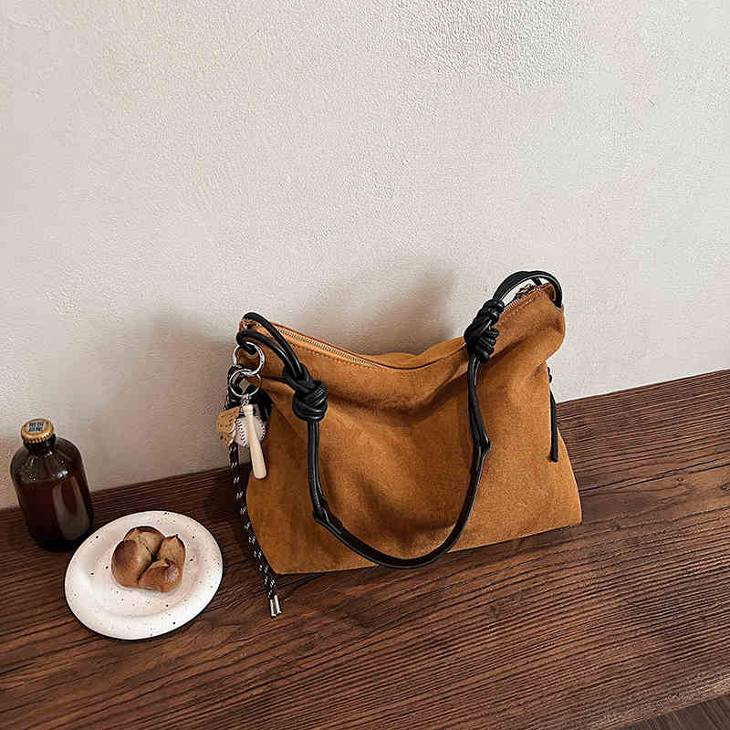 Vintage Large Capacity Commuter Tote Bags  Autumn Winter New Women Shoulder Bags High-end Suede Lady Handbags