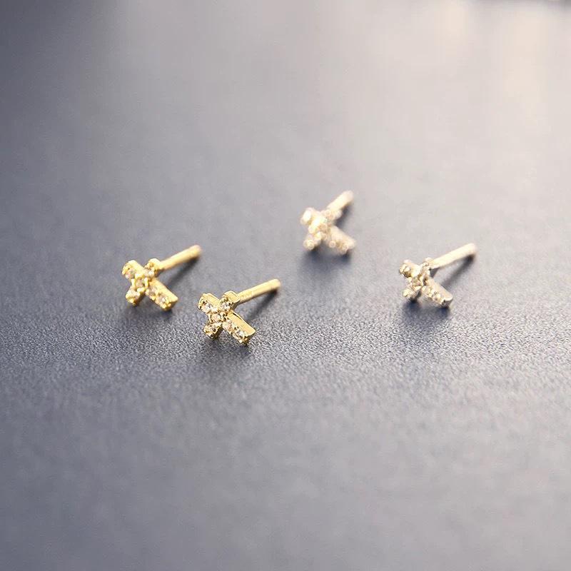 Beixi Silver Women's S925 Cross Stud Earrings - Pure Silver Small Cartilage Studs for Simple, Versatile Style.