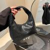 2025 French High-End Women's Fashion Woven Dumpling Handbag: Stylish, Textured, and Versatile for Commuters