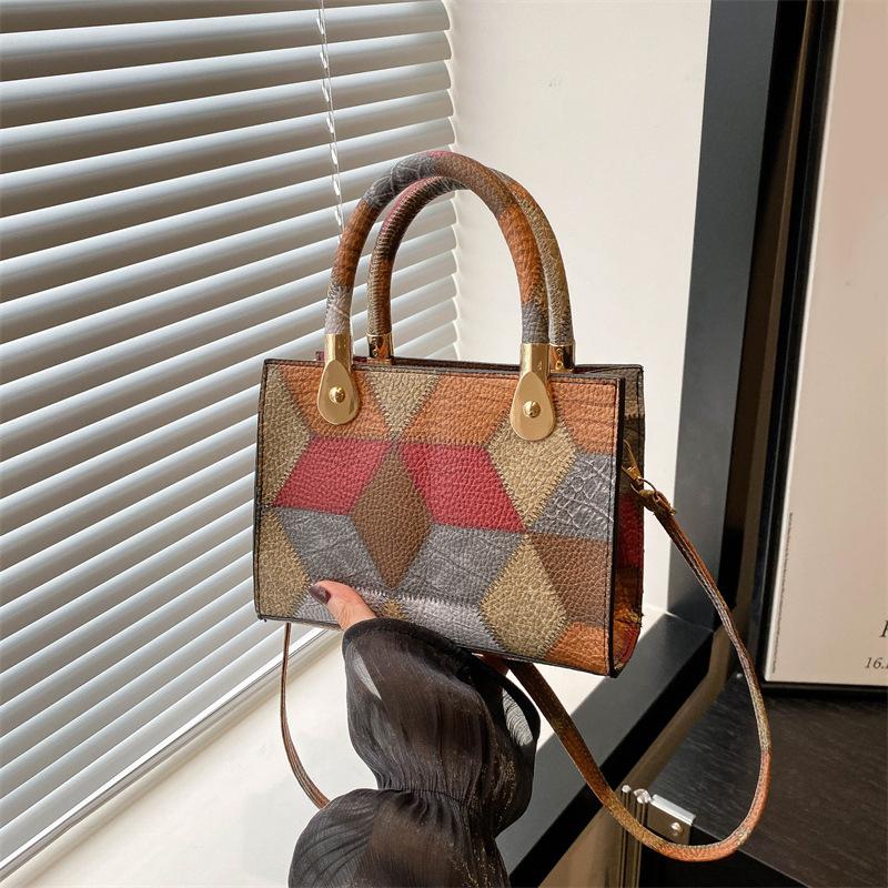 

New Women s Design Sense Small Square Bag Fashion Trend High Quality Single Shoulder Crossbody Bag Patchwrok Handbag CLE 20x8.5x14cm красный