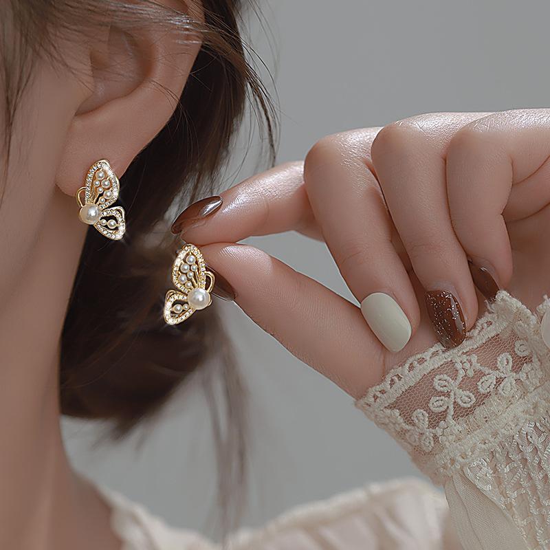 2025 New Inlaid Rhinestone Pearl Stud Earrings Women Personality Fashion Unique Design Earrings Wedding Jewelry Birthday Gift