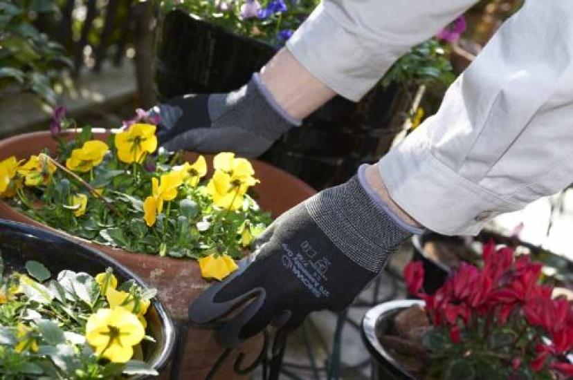 Showa Gloves Nitrile Backless 370 Assembly Grip Black Medium [3-Pack Gloves] No.