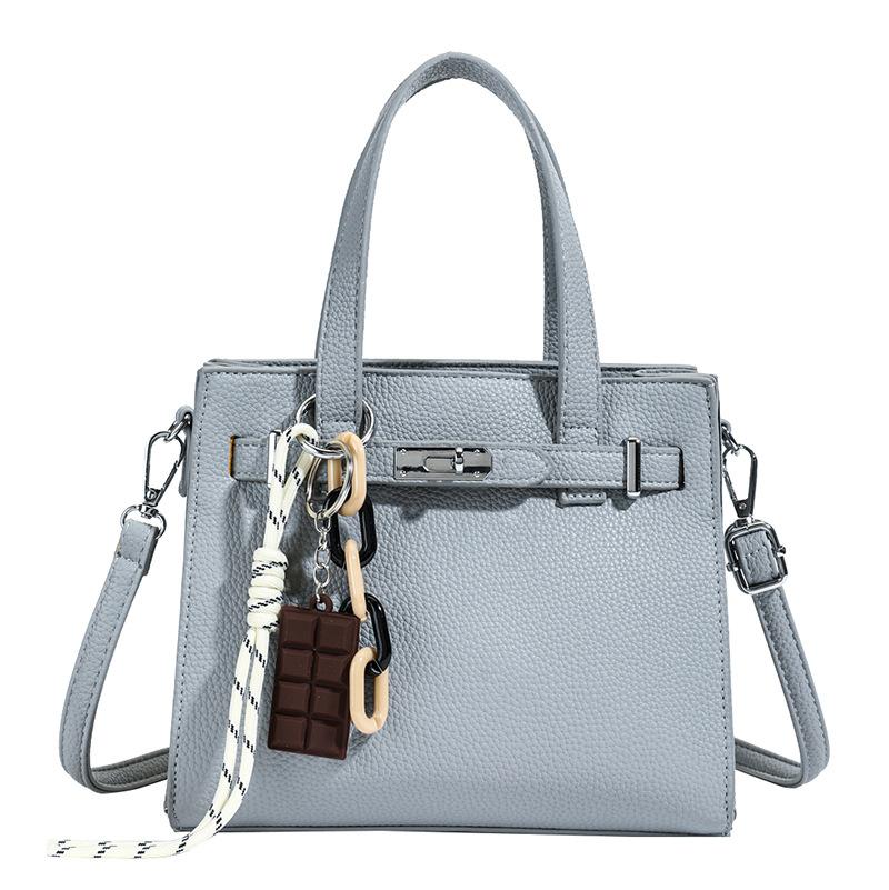 

Маленькая квадратная сумка для ручной носки с узором личи, женская, весна 2025, корейская версия, трендовая, высококлассная, модная, на плечо, повседневная сумка-мессенджер сине серый