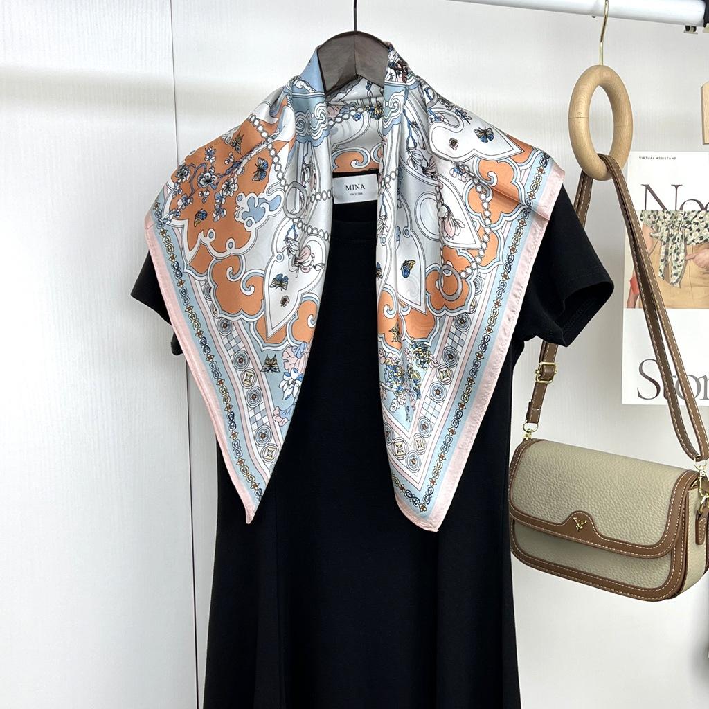 Spring And Summer Silk Chinese Square Scarves Go Out To The Street With Mulberry Silk Silk Scarves With Fresh Green Silk Scarves And Shawls.