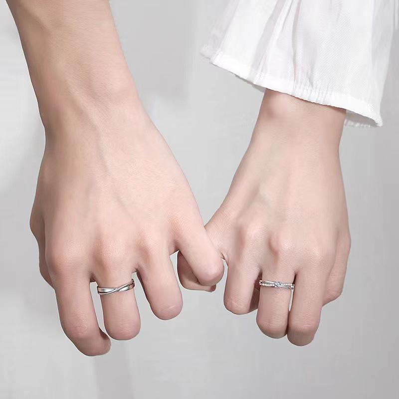 Korean-Style Möbius Couple Rings: Unique Intertwined Design for Men & Women.