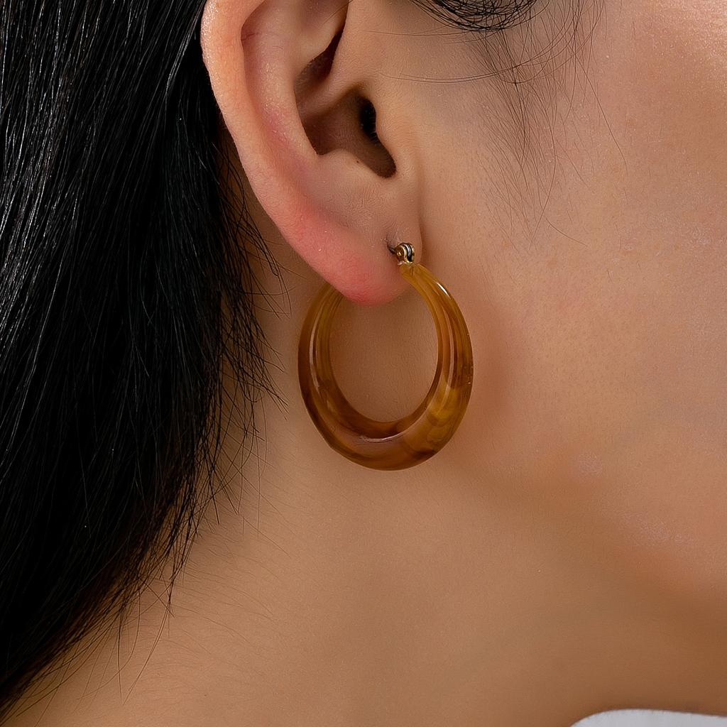 A Pair of Women's Hoop Earrings, Light Brown Maillard Color Simple Hoop Earrings, Suitable for Autumn and Winter Wear