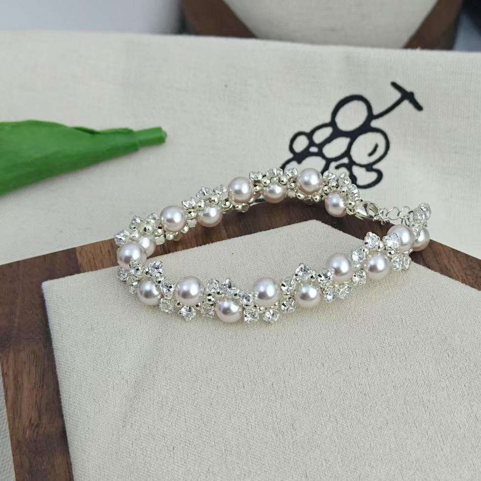 Elegant Pearl Zircon Bracelet for Women – Exquisite, Sparkling, Versatile, and Luxurious Hand Accessory.