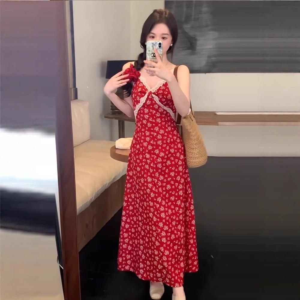 

Женское миниатюрное красное платье с цветочным принтом на тонких бретелях - Коллекция для летнего отпуска на море 2025 Small Premium красный/цветочный