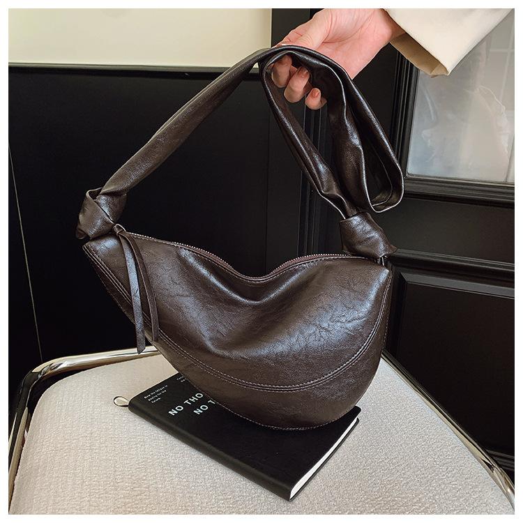 Niche design bag women's large capacity autumn and winter retro shoulder messenger bag commuter dumpling bag