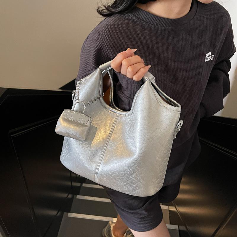 Large-capacity Bag Women's Leisure 2025 New Summer Versatile Messenger Bag Simple and Popular Portable Child and Mother Bucket Bag