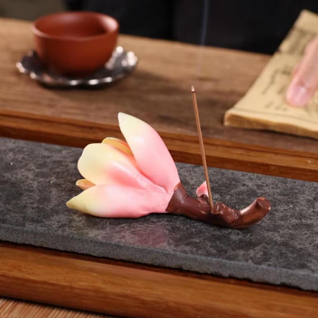 Handmade Ceramic Magnolia Incense Holder – Color-Changing Table Decoration for Tea Ceremony