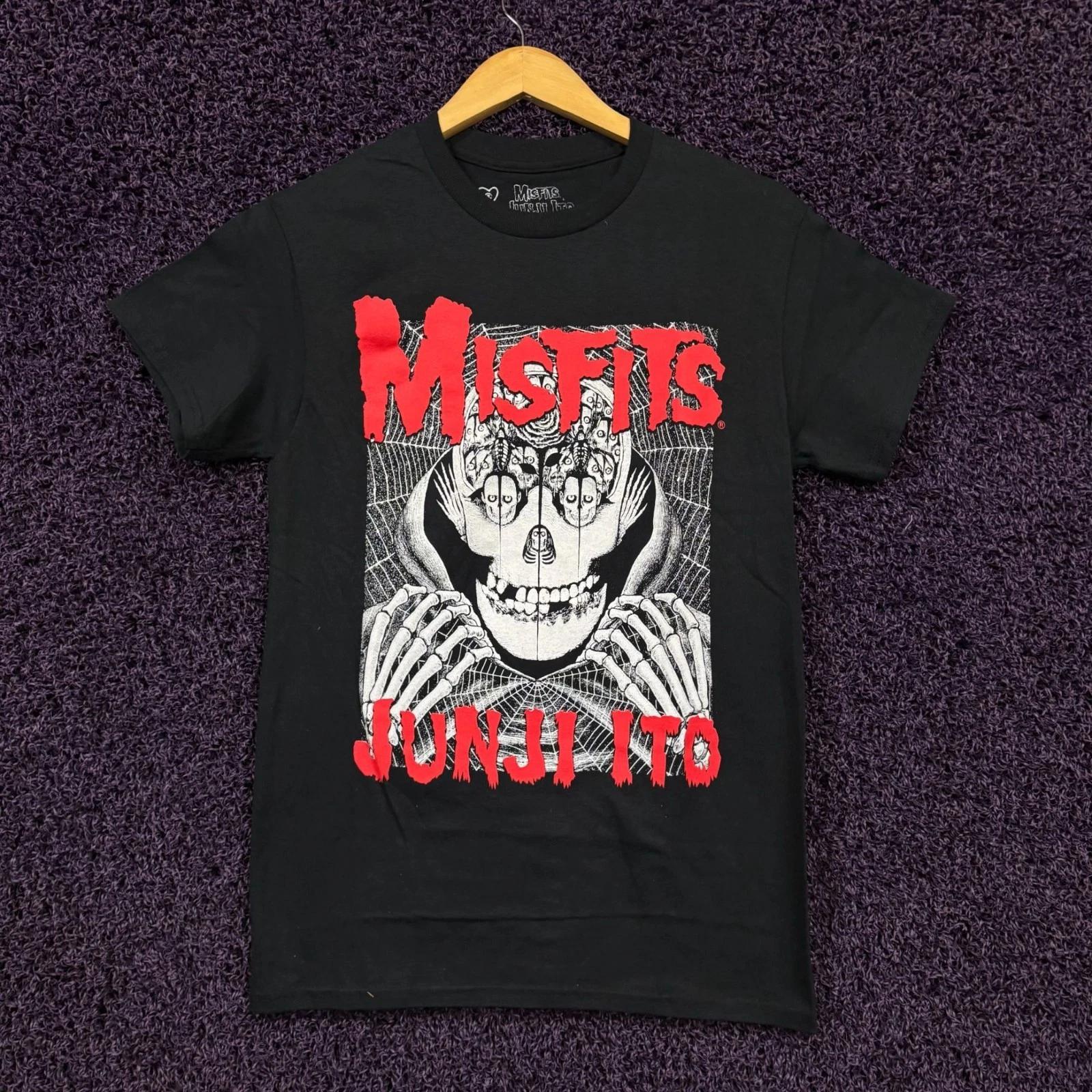 

Футболка Junji Ito x Misfits Размер Маленький XL