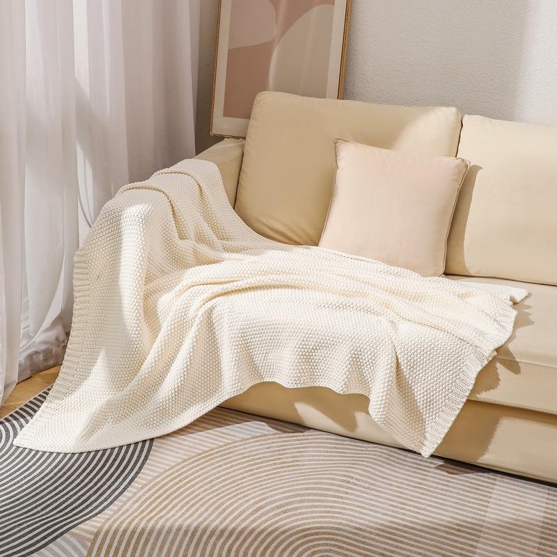 Вязаные декоративные пледы для дивана — фото 9